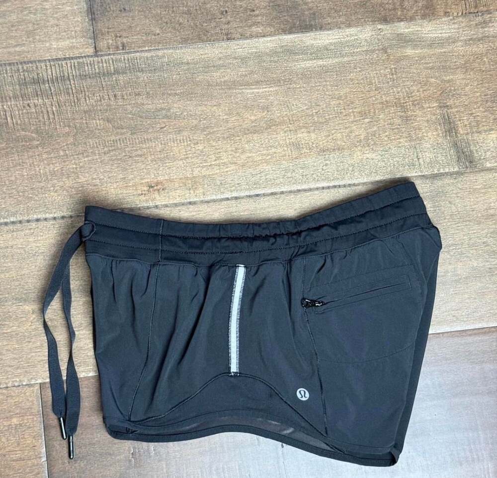 Lululemon Hotty Hot Shorts Size 4 Black